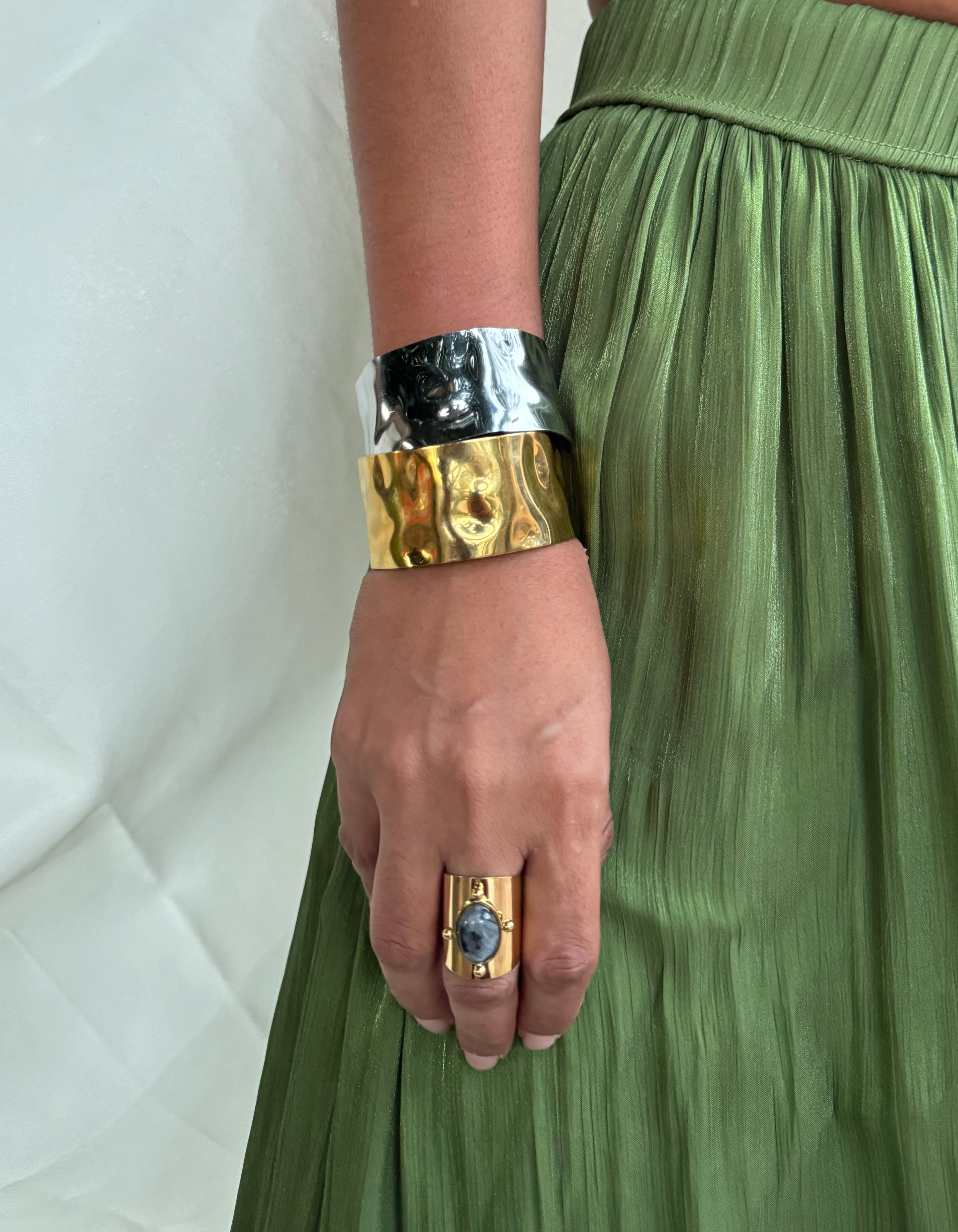 Megara cuff