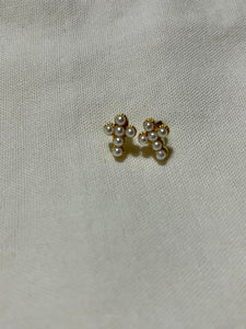 Clara studs