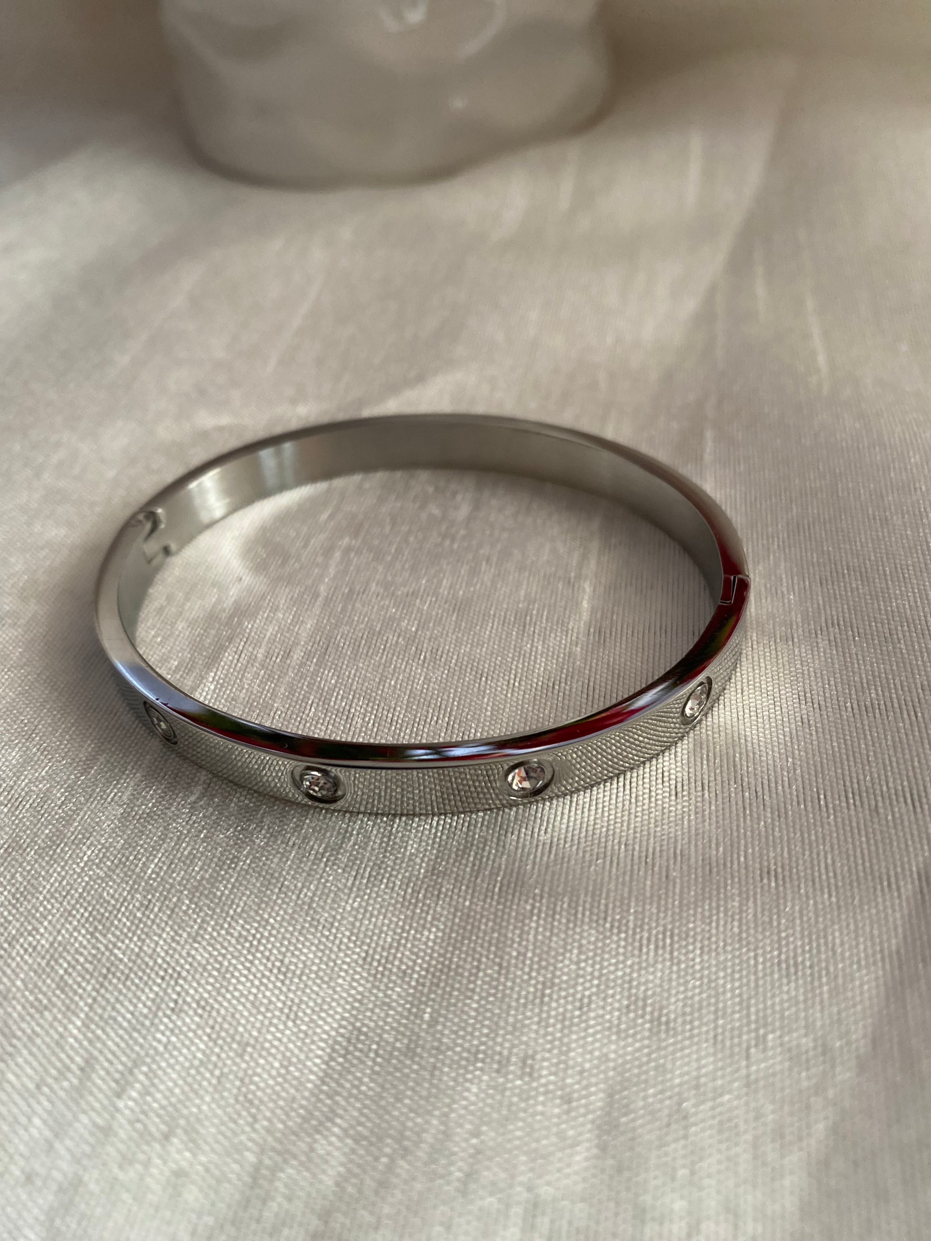 Louise silver bangle